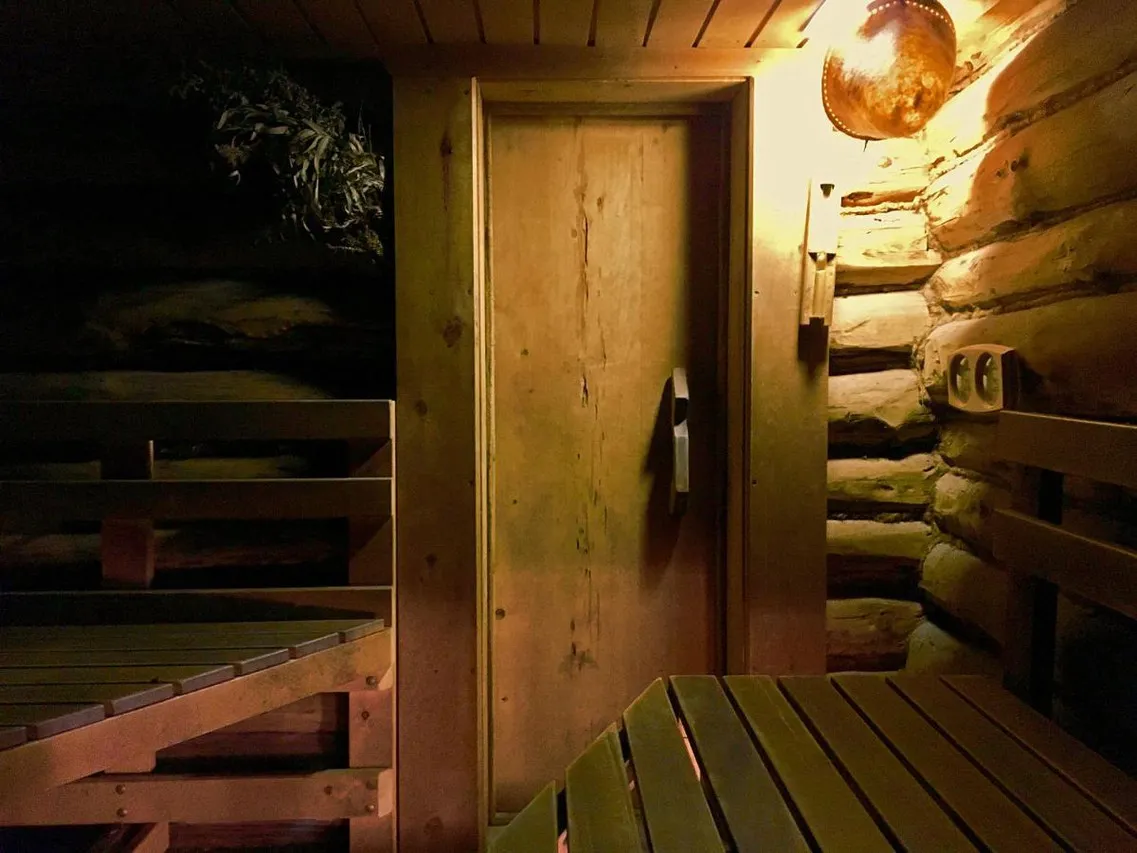 Tsar Bani Spa Resort — rooms and atmosphere