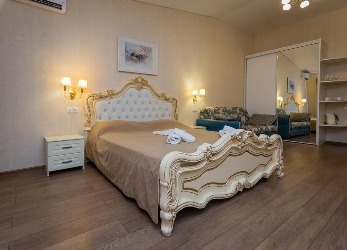 Tsvetnoy 5 Hotel — rooms and atmosphere