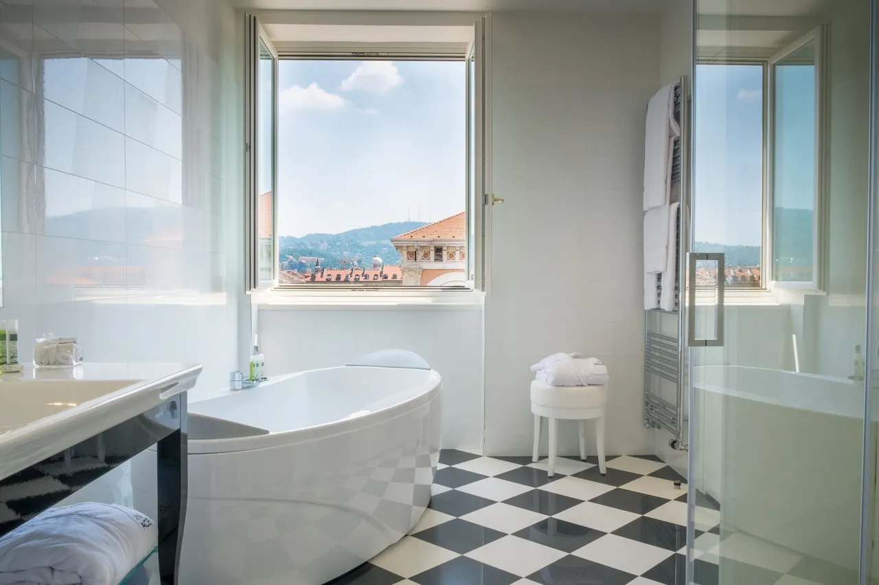 Turin Palace Hotel — rooms and atmosphere