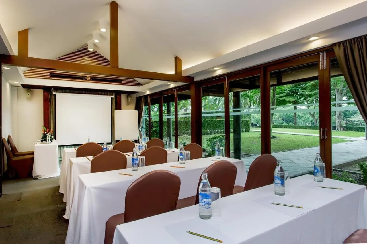 U Inchantree Kanchanaburi — rooms and atmosphere