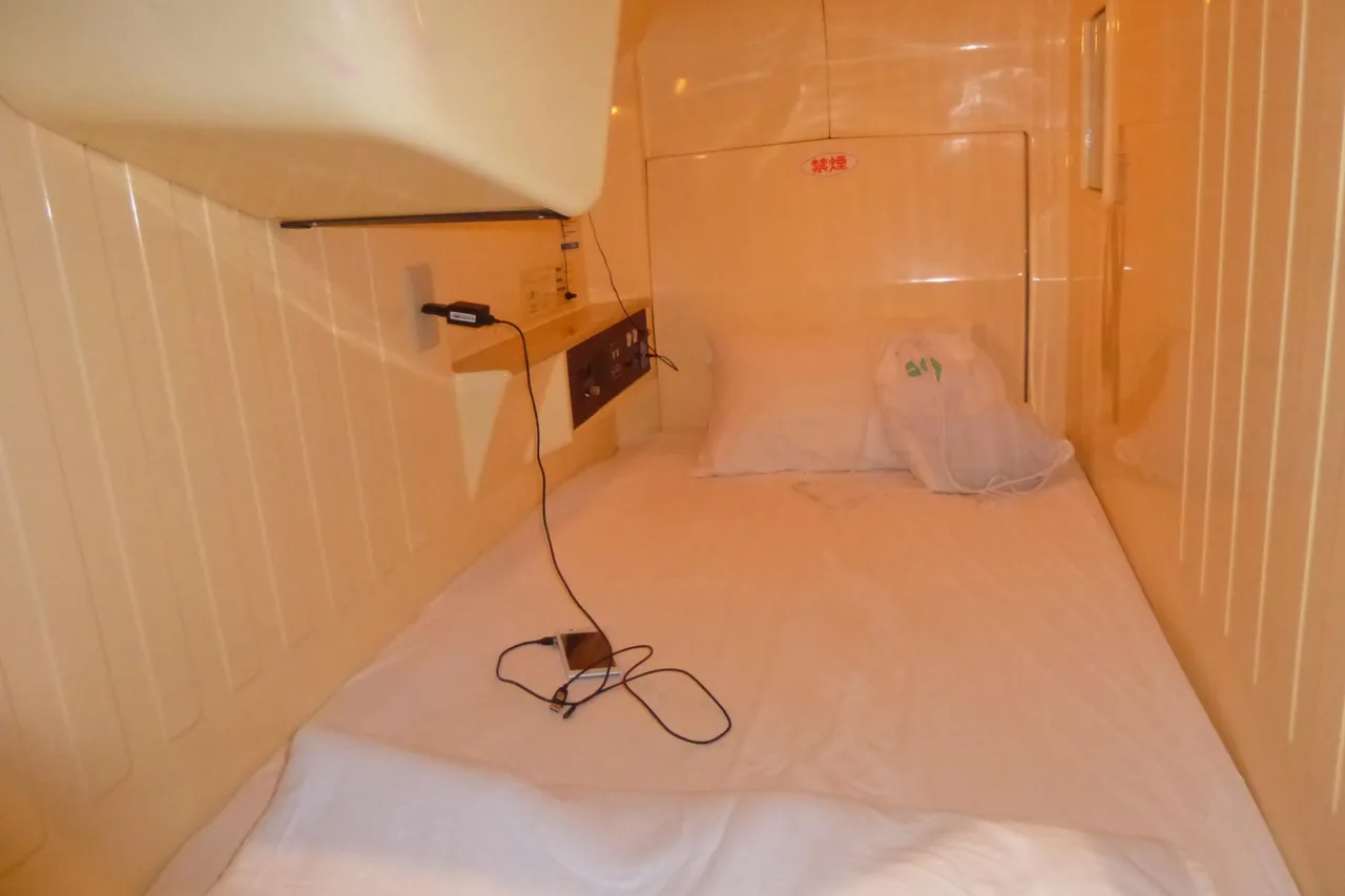 Ueno Station Hostel Oriental 2 (Men Only) — rooms and atmosphere