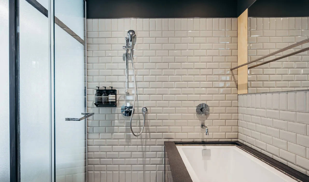 U.I.J Hotel & Hostel — rooms and atmosphere
