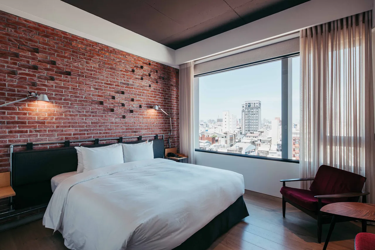 U.I.J Hotel & Hostel — rooms and atmosphere