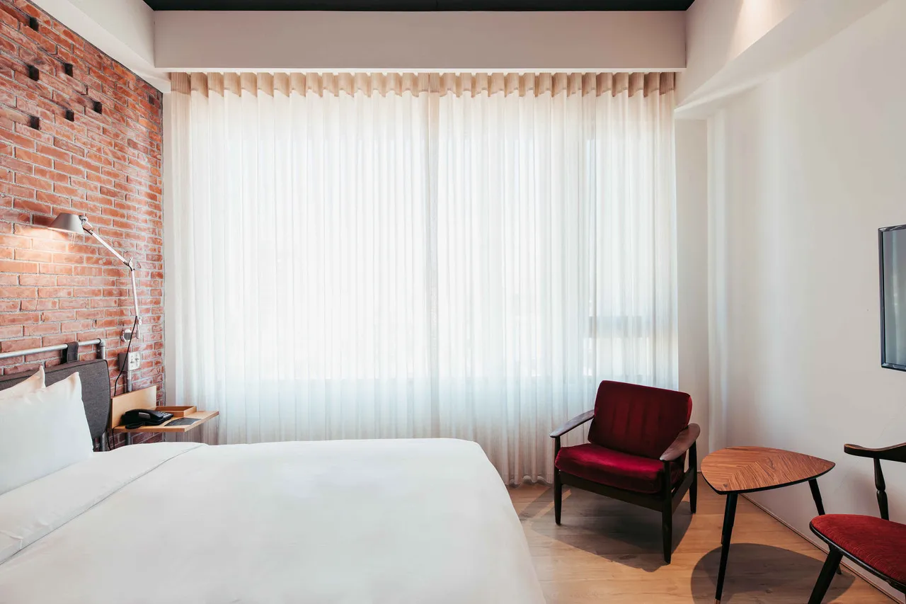 U.I.J Hotel & Hostel — rooms and atmosphere