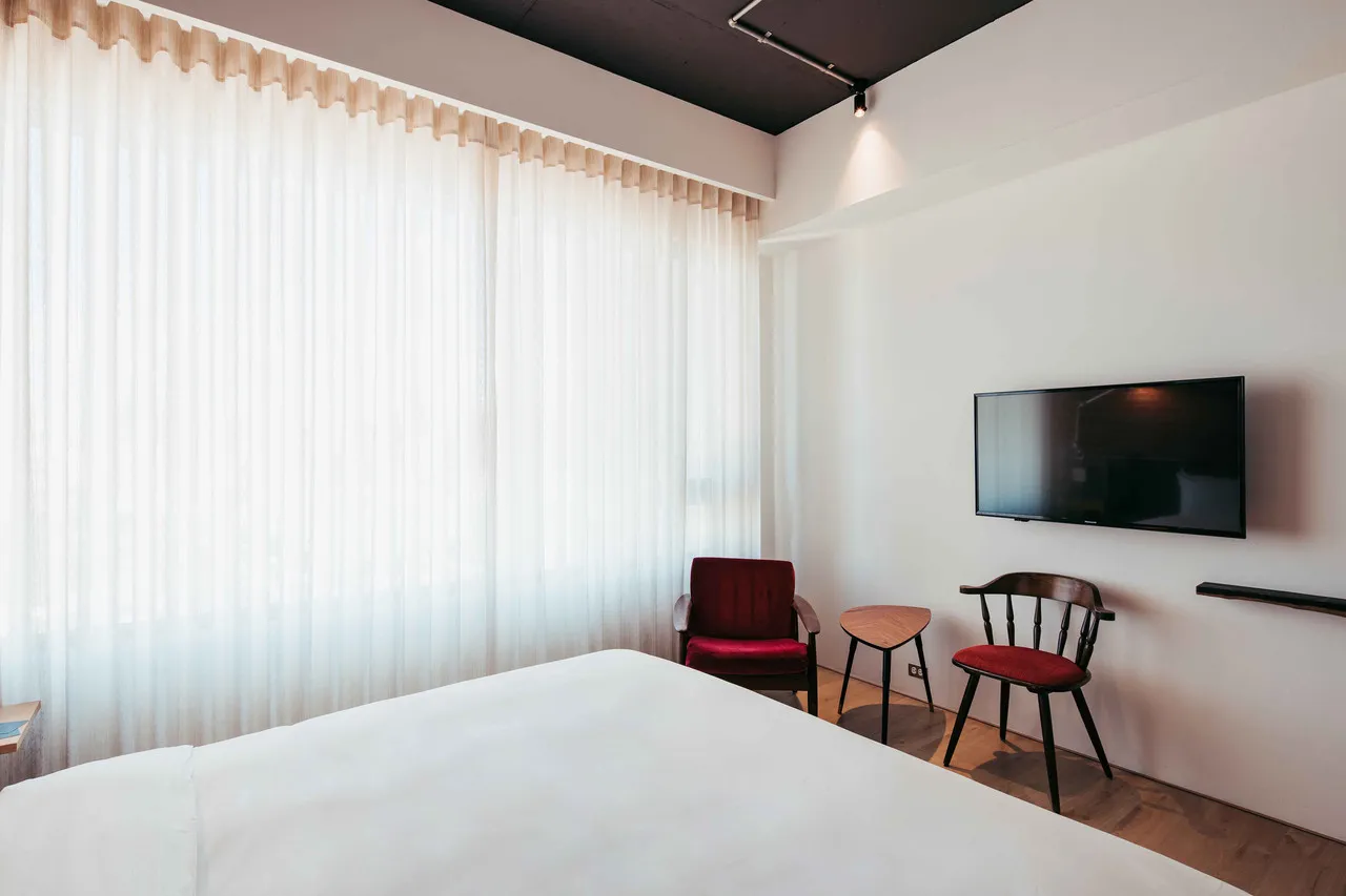 U.I.J Hotel & Hostel — rooms and atmosphere