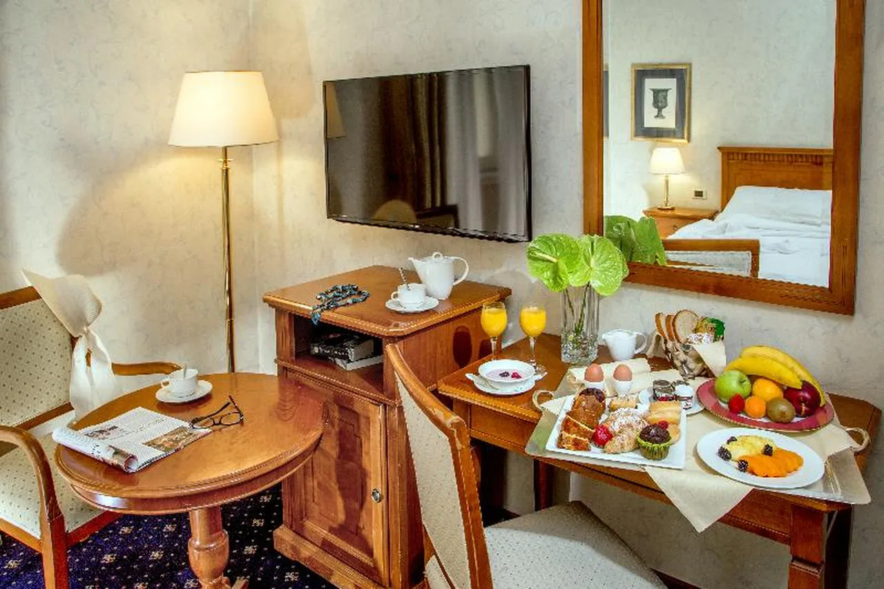 UNA Hotels Decò Roma — rooms and atmosphere