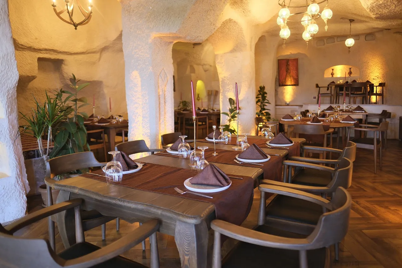 Urgup Evi Cave Hotel — rooms and atmosphere