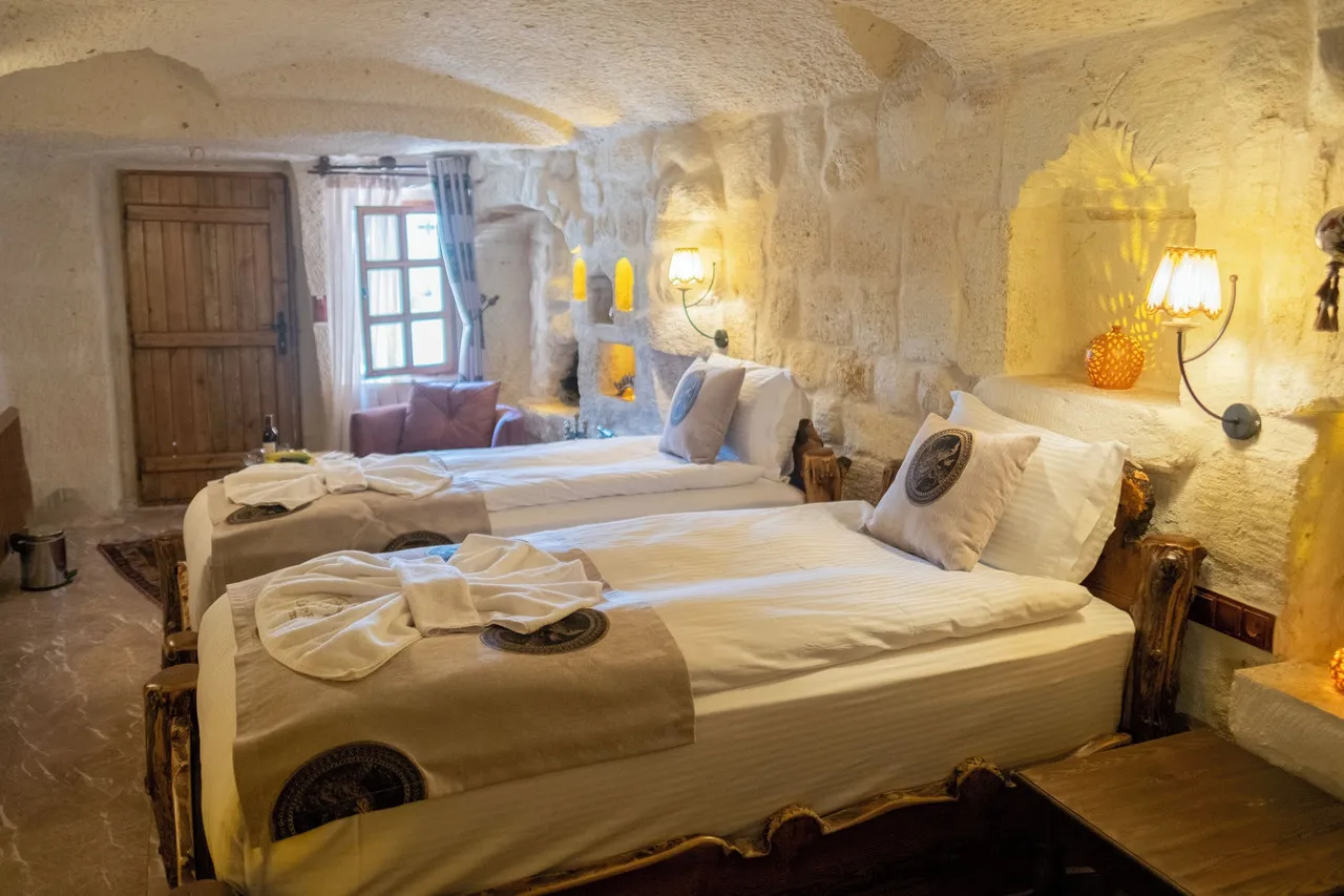 Urgup Evi Cave Hotel — rooms and atmosphere