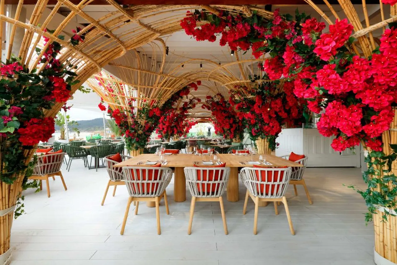 Ushuaïa Ibiza Beach Hotel — rooms and atmosphere