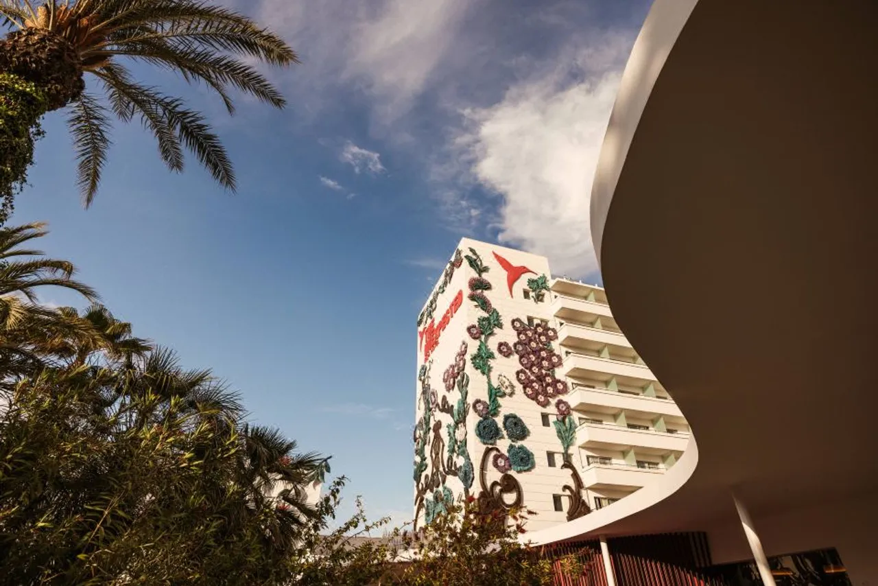 Ushuaïa Ibiza Beach Hotel — rooms and atmosphere