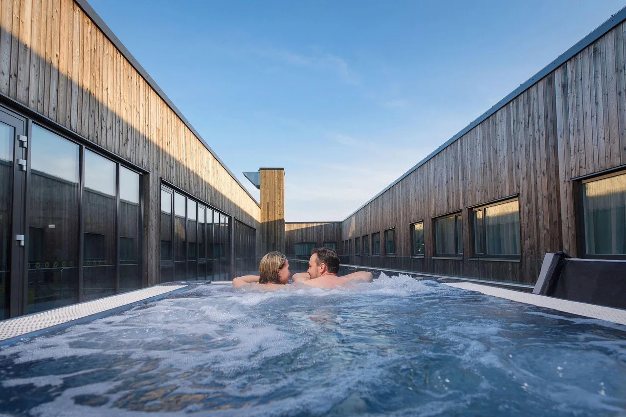 V Spa & Conference Hotel — ภาพห้องพักและบรรยากาศ