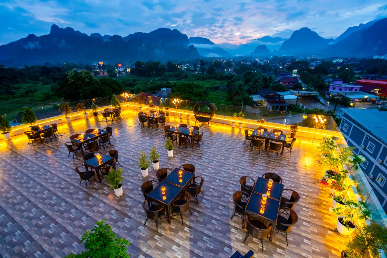 Vang Vieng Boutique Resort — rooms and atmosphere
