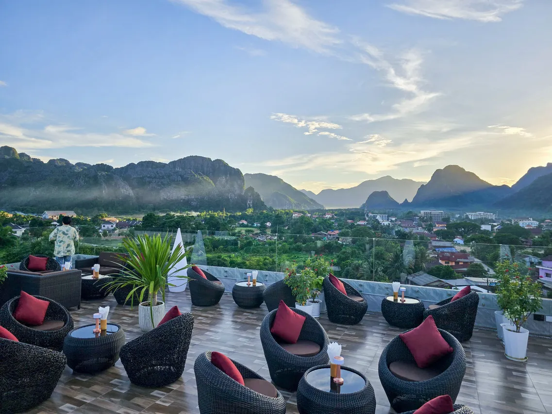 Vang Vieng Boutique Resort — rooms and atmosphere