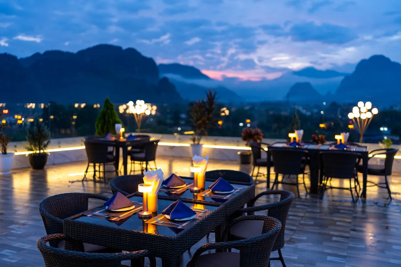 Vang Vieng Boutique Resort — rooms and atmosphere