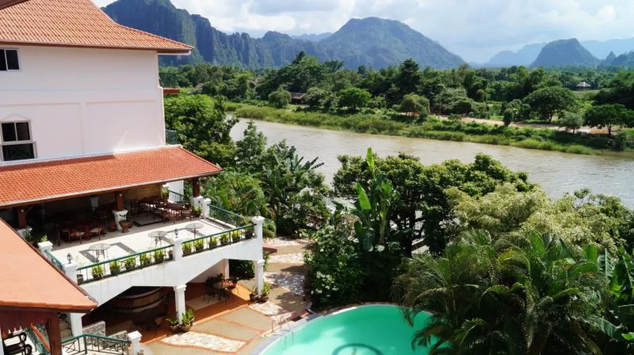 Vansana Vang Vieng — rooms and atmosphere