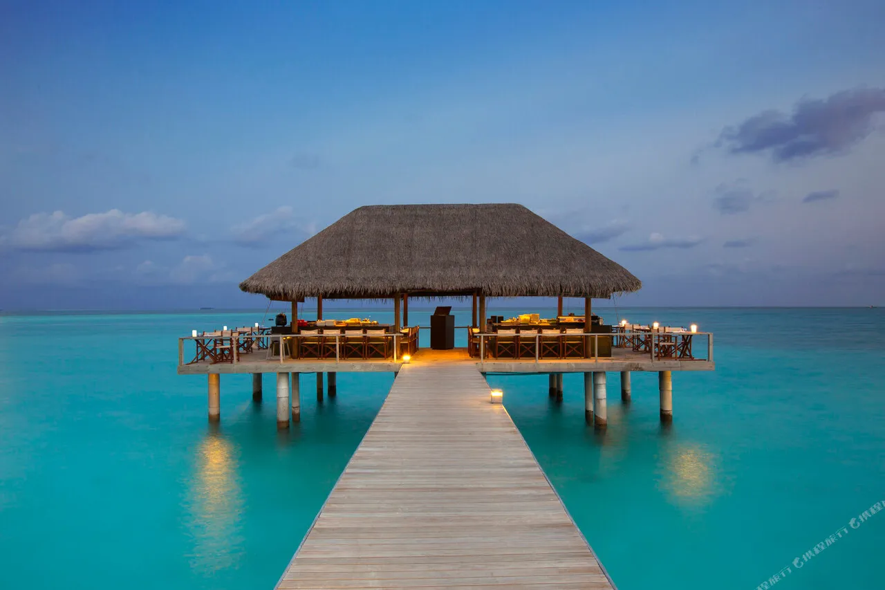 Velassaru Maldives — rooms and atmosphere