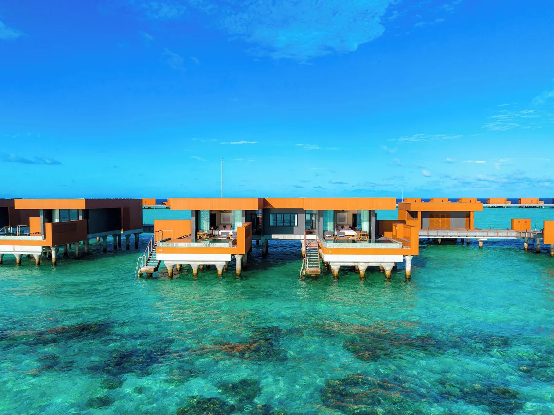 Veligandu Island Resort & Spa — rooms and atmosphere