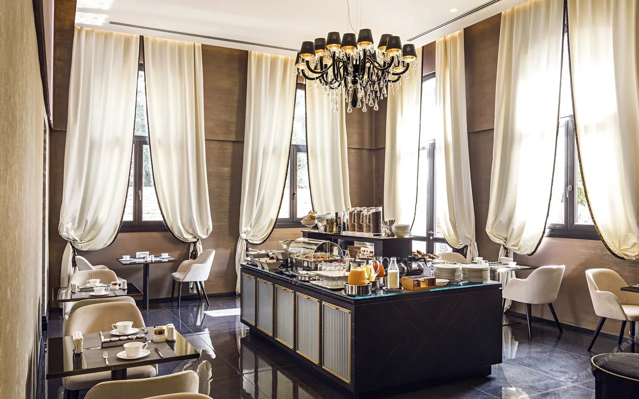 Venice Times Hotel — rooms and atmosphere