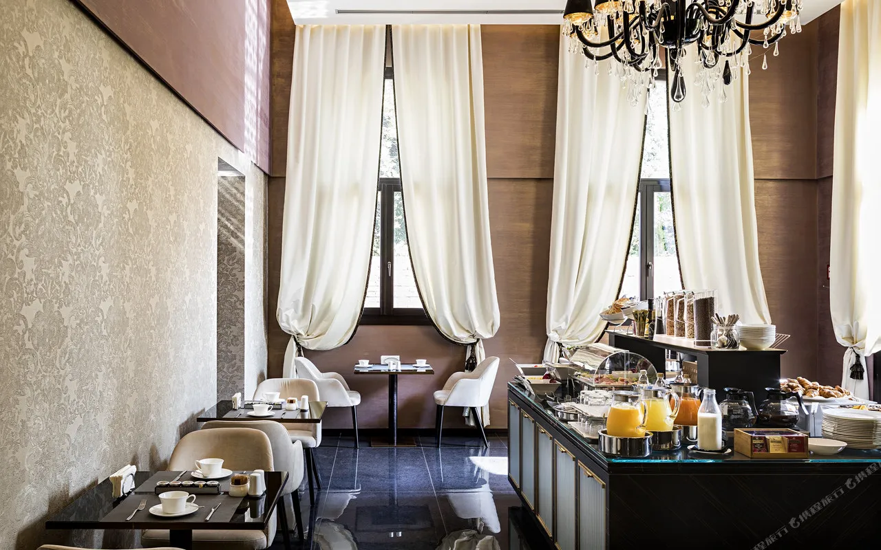 The Venice Times Hotel — rooms and atmosphere