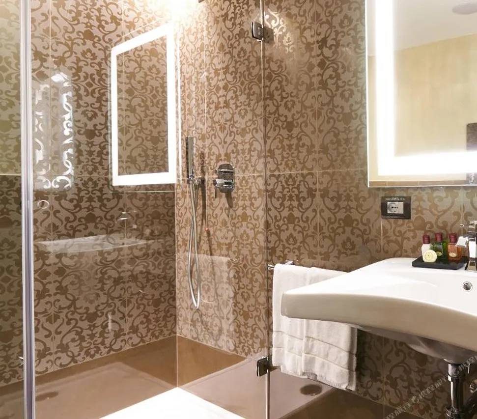 The Venice Times Hotel — rooms and atmosphere