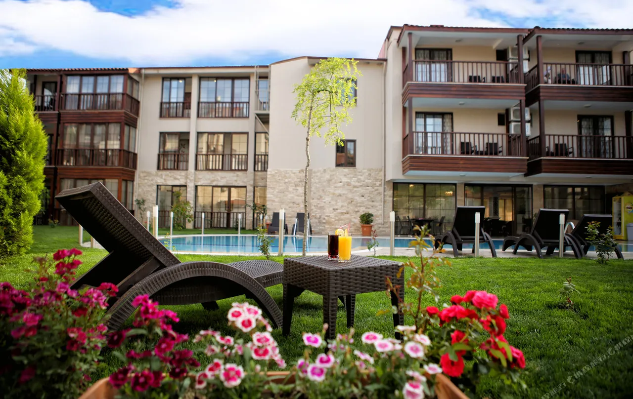 Venus Suite Hotel — rooms and atmosphere