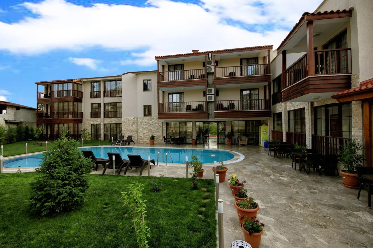 Venus Suite Hotel — rooms and atmosphere