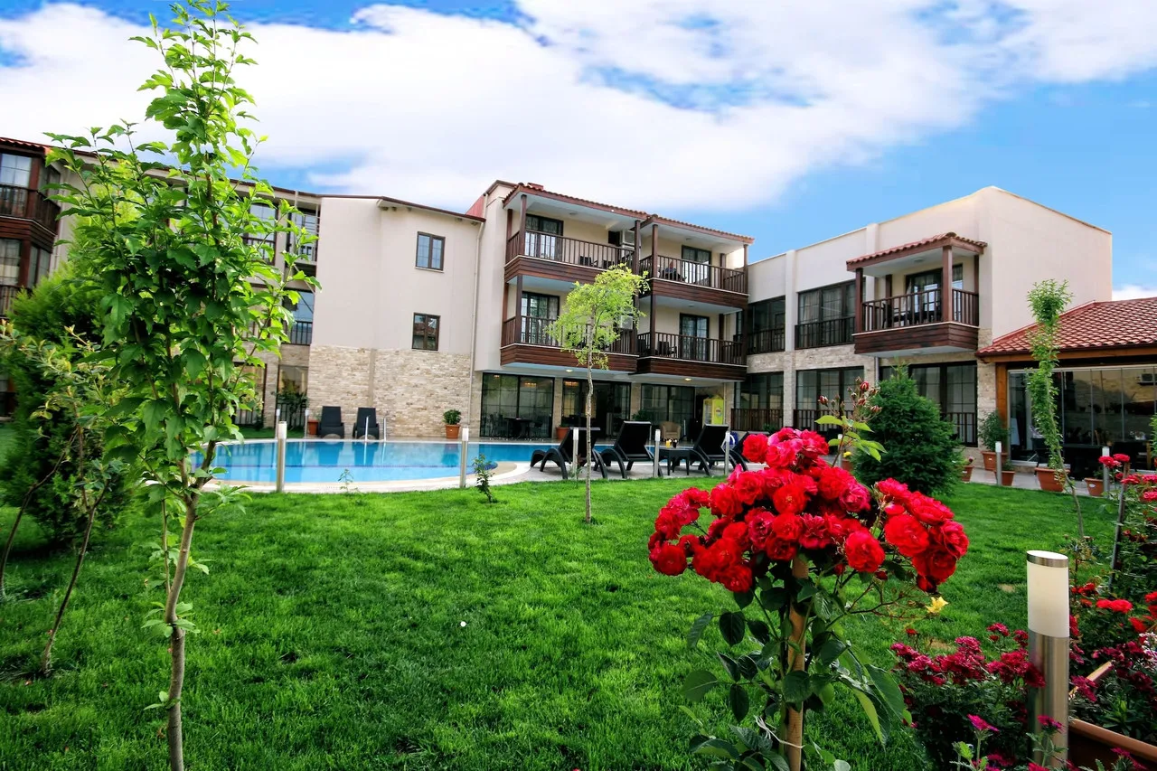 Venus Suite Hotel — rooms and atmosphere