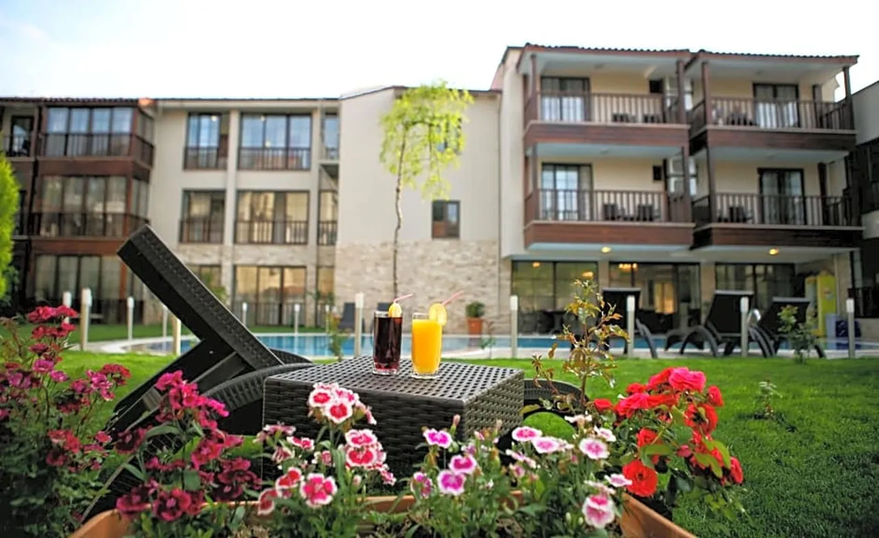 Venus Suite Hotel — rooms and atmosphere