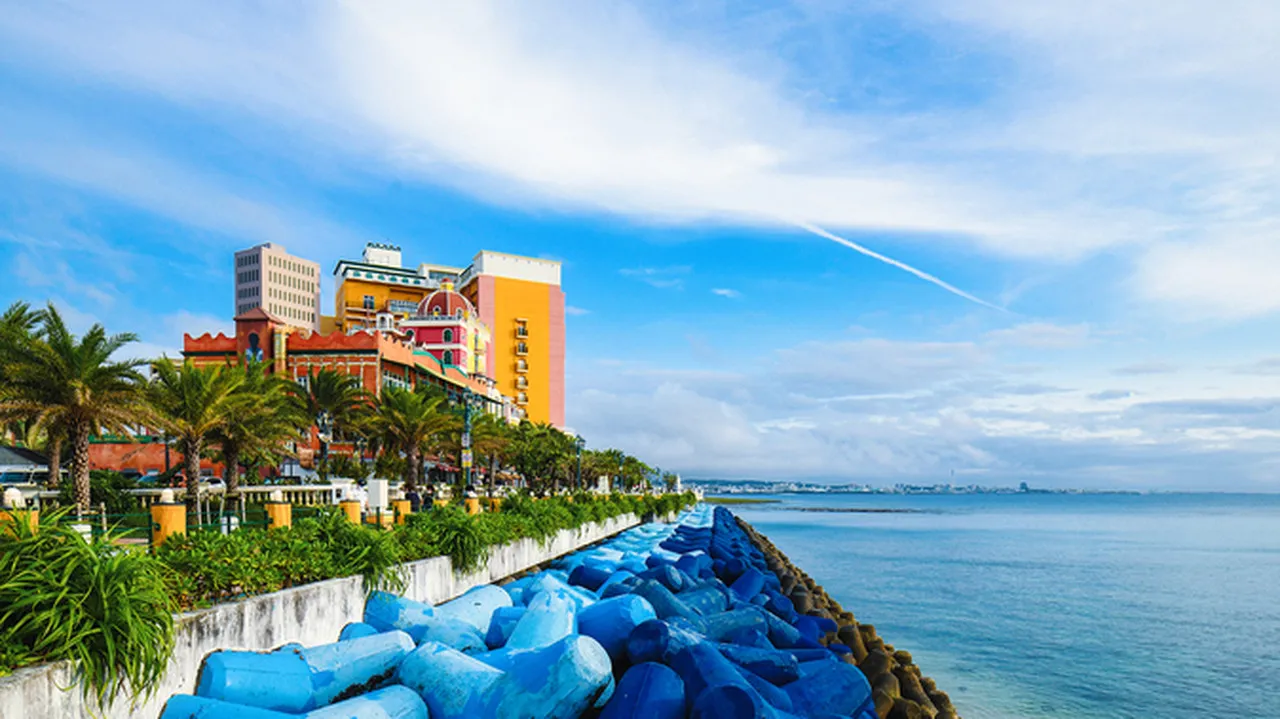Vessel Hotel Campana Okinawa — rooms and atmosphere