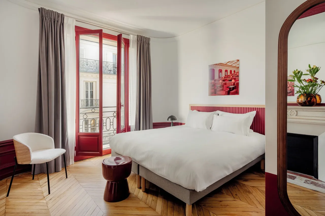 Vestay Champs-Élysées — rooms and atmosphere