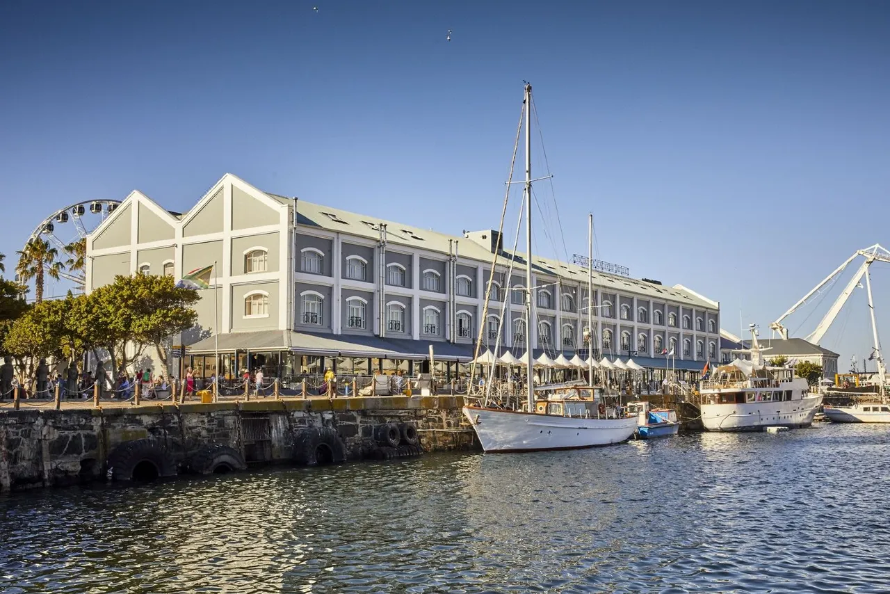 Victoria & Alfred Hotel by NEWMARK — rooms and atmosphere