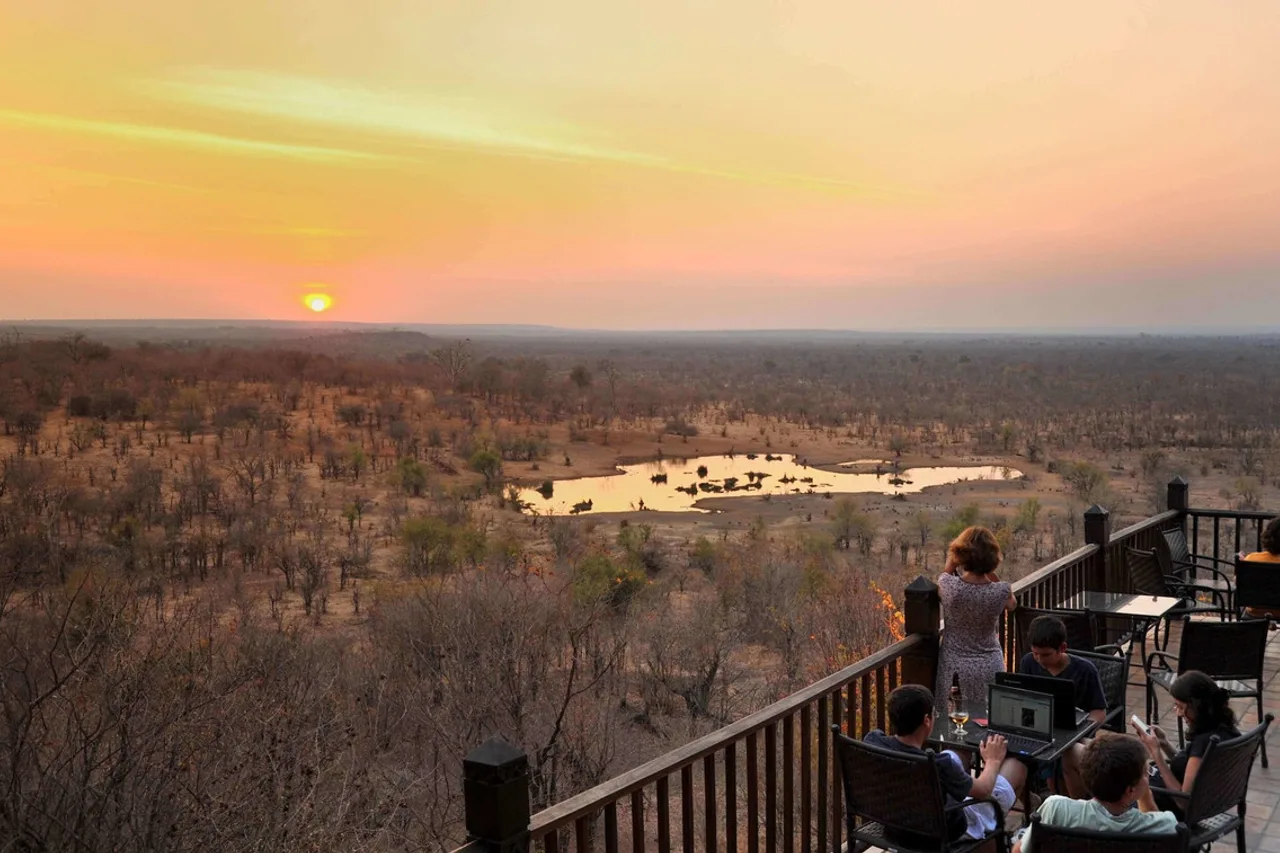 Victoria Falls Safari Lodge — ภาพห้องพักและบรรยากาศ