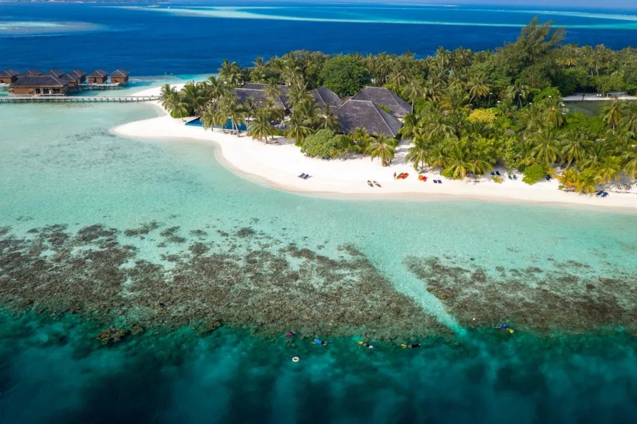 Vilamendhoo Island Resort & Spa — rooms and atmosphere