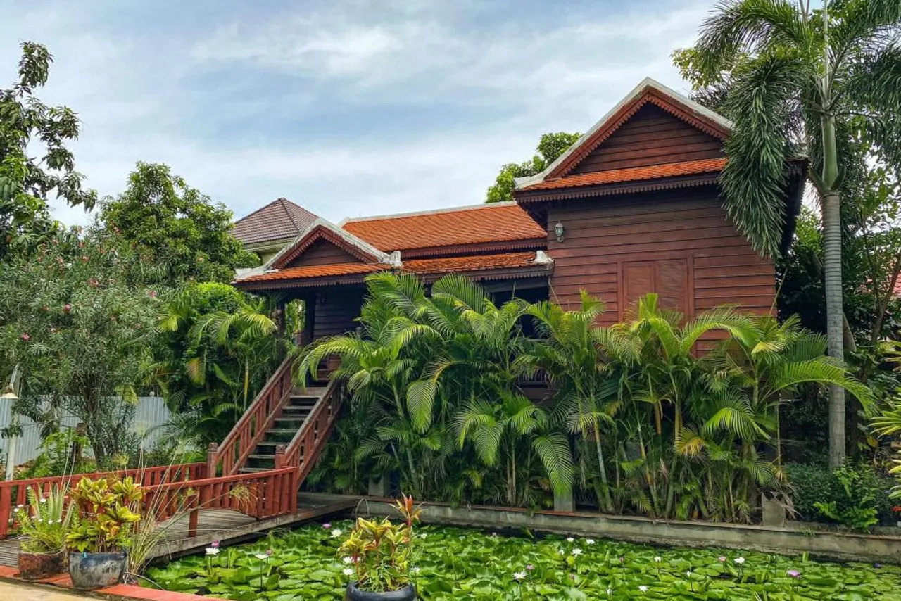 Vimean Sovannaphoum Resort — rooms and atmosphere