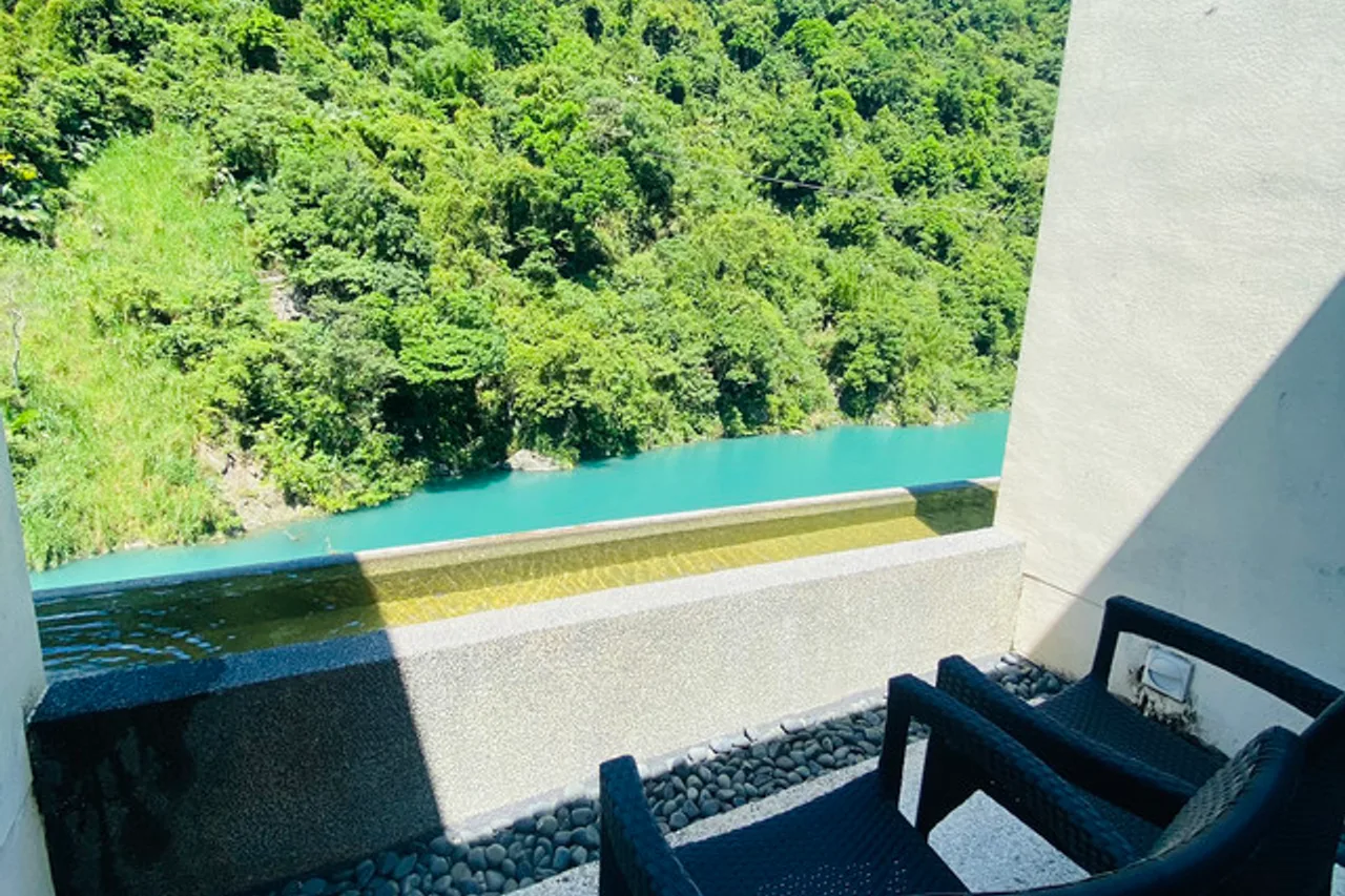 Volando Urai Spring Spa & Resort — rooms and atmosphere