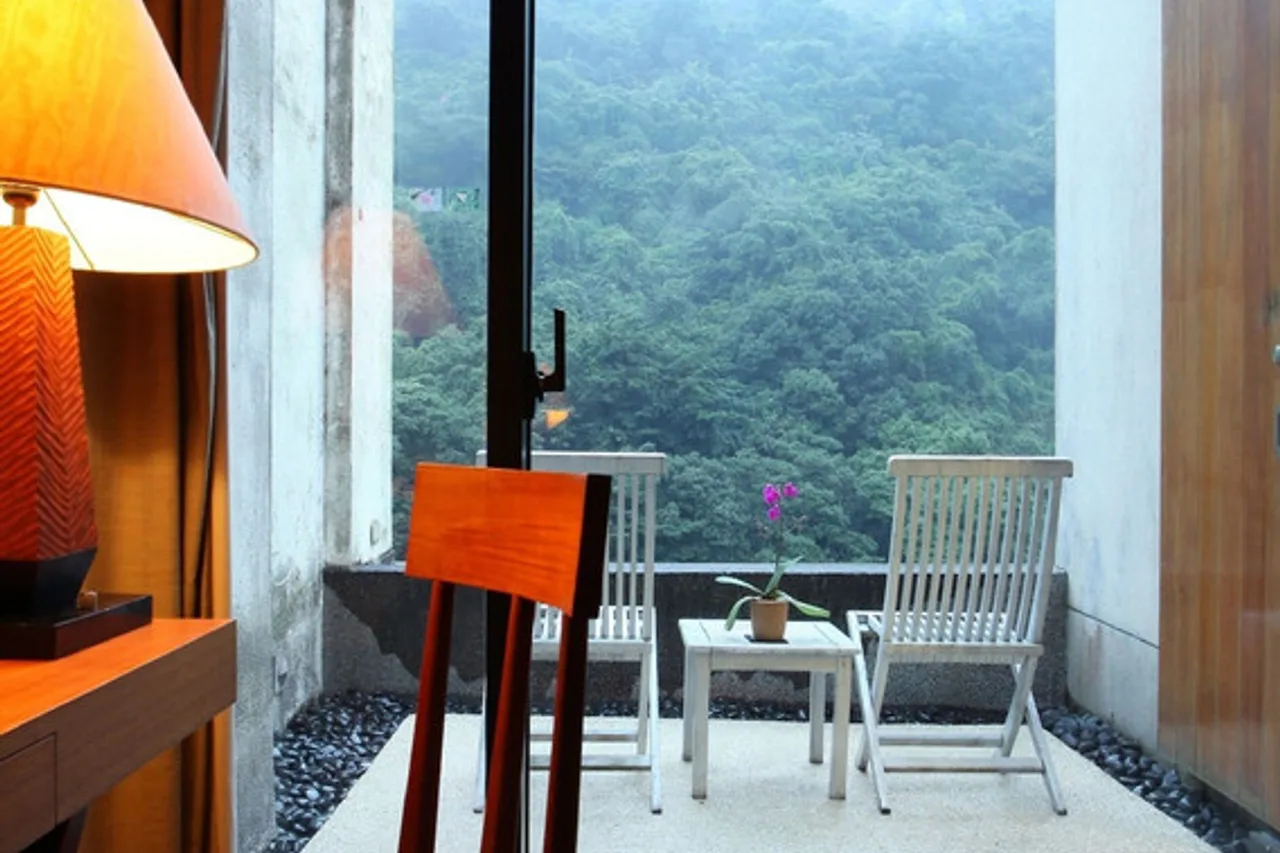 Volando Urai Spring Spa & Resort — rooms and atmosphere