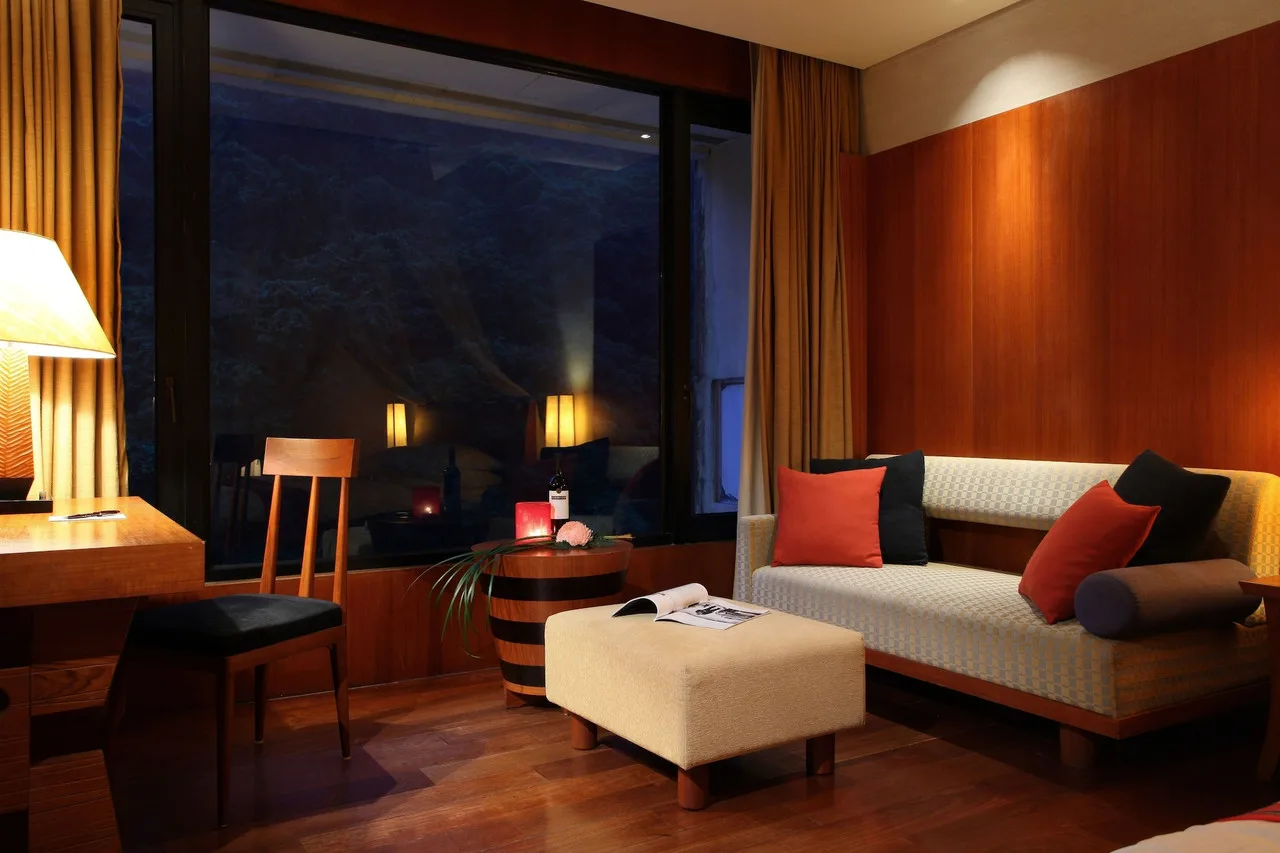 Volando Urai Spring Spa & Resort — rooms and atmosphere