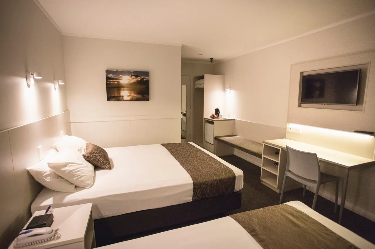 Wanaka Hotel — rooms and atmosphere