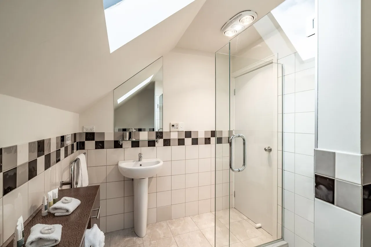 Wanaka Luxury Apartments — rooms and atmosphere