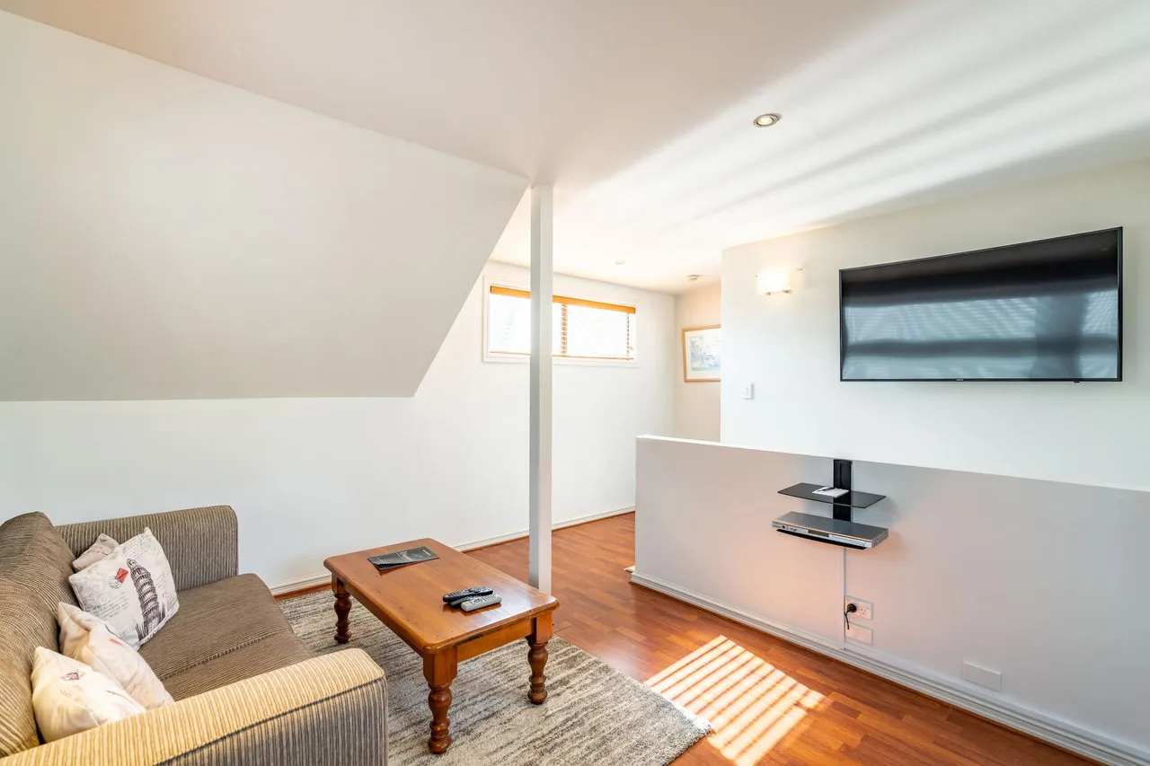Wanaka Luxury Apartments — rooms and atmosphere