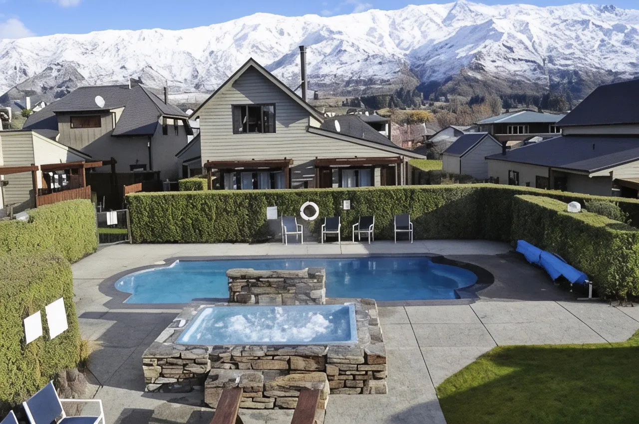 Wanaka Luxury Apartments — rooms and atmosphere