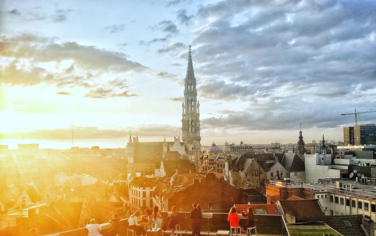 Warwick Brussels — Grand Place — rooms and atmosphere