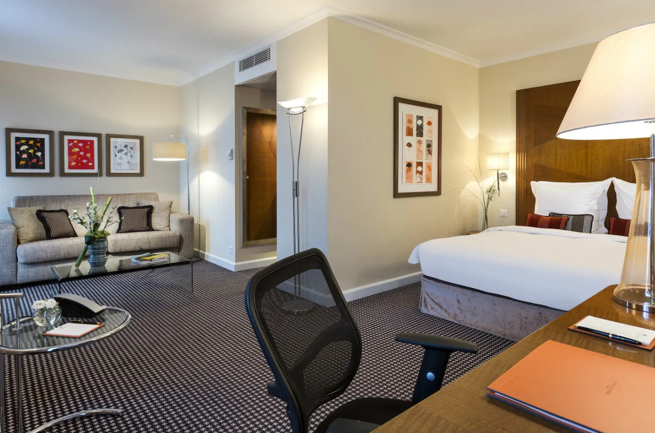 Warwick Geneva — rooms and atmosphere