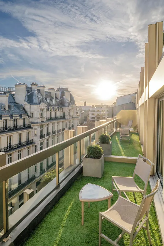 Warwick Paris — rooms and atmosphere