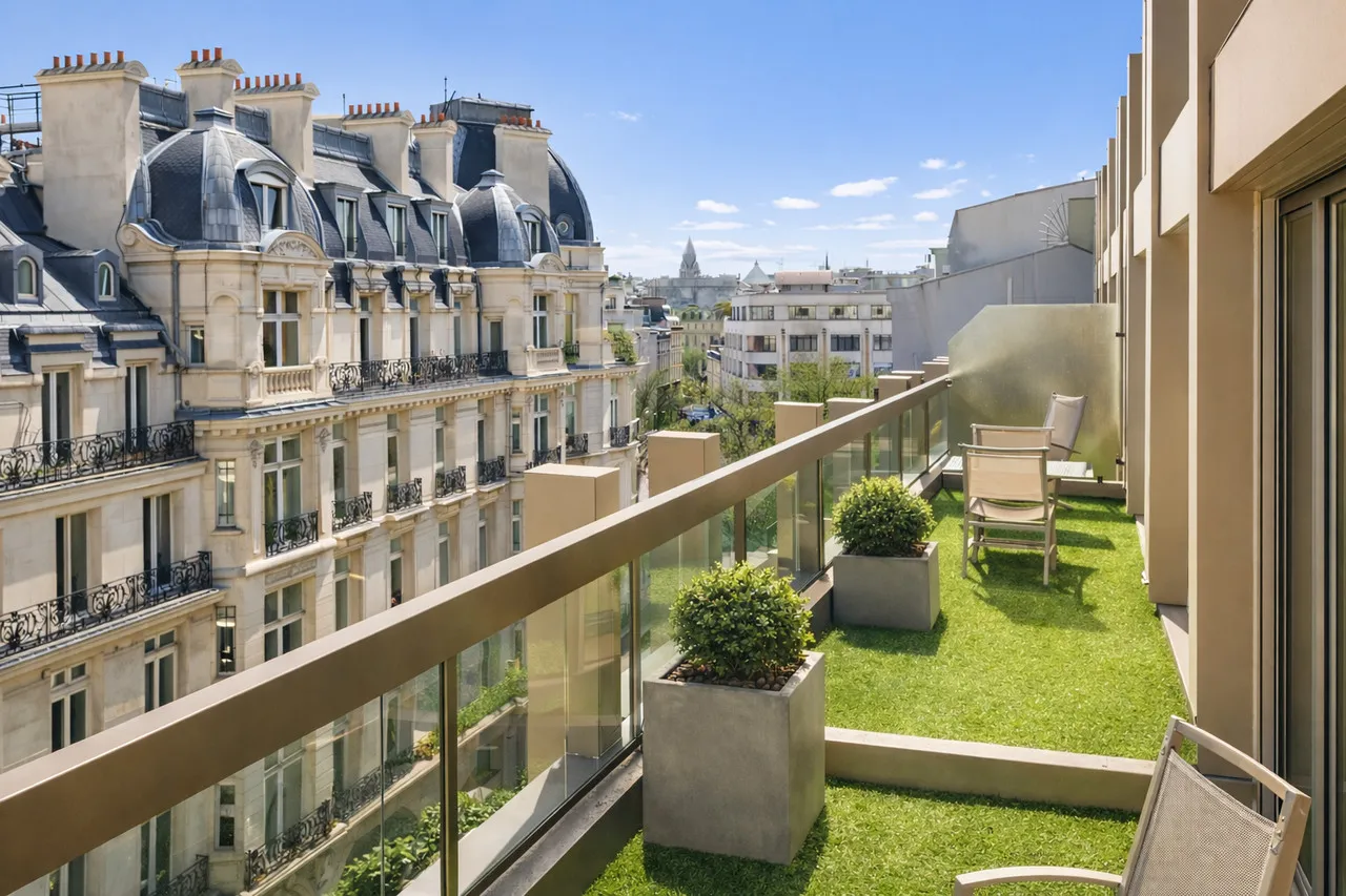 Warwick Paris — rooms and atmosphere