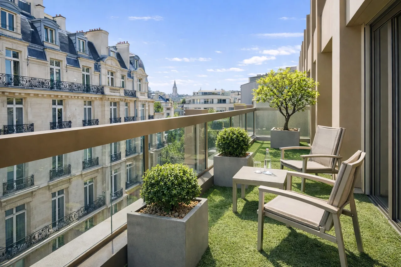 Warwick Paris — rooms and atmosphere