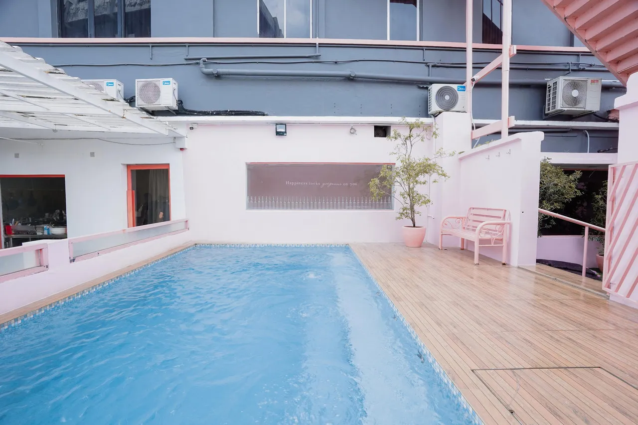 Wassup Youth Hostel — rooms and atmosphere