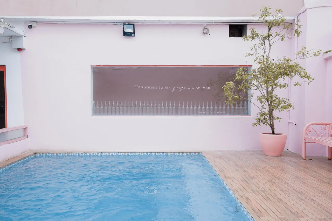 Wassup Youth Hostel — rooms and atmosphere