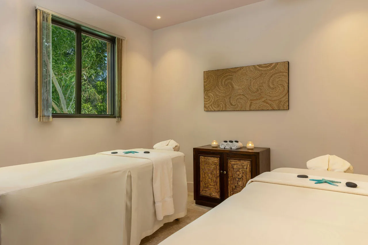 Waves Hotel & Spa by Elegant Hotels, Autograph Collection - All-Inclusive — ภาพห้องพักและบรรยากาศ