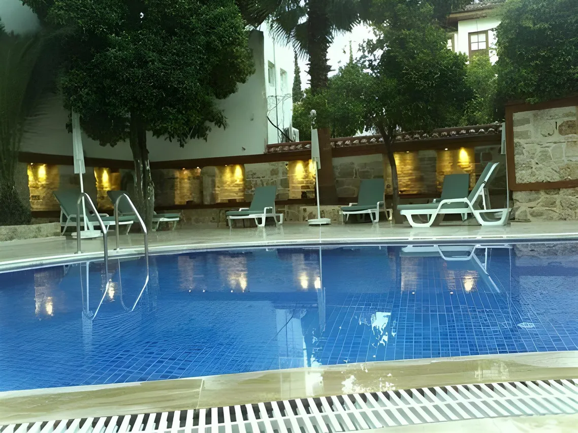 White Garden Hotel (Adults Only) — rooms and atmosphere
